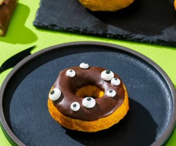 Twix Spooky Eyes Donuts