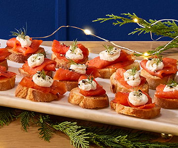 PHILLY Holiday Smoked Salmon Canapes